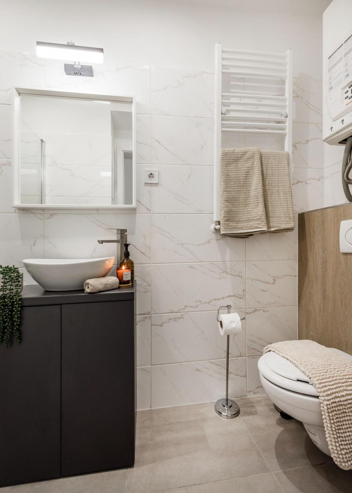 Central Budapest Oasis - Modern Charm, Timeless Comfort المظهر الخارجي الصورة